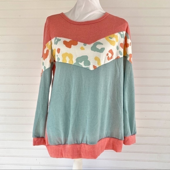 Animal print Pullover sweater Size Large NEW - Picture 2 of 8